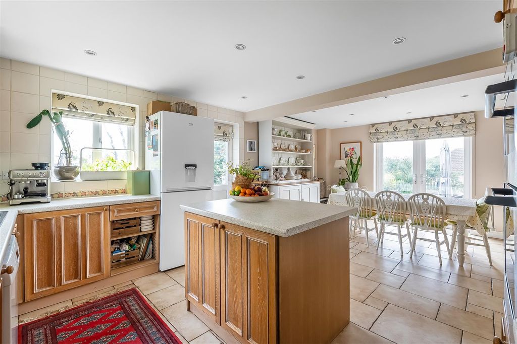 Property photo 2 of 29 19-St-Margaret-Drive-33.Jpg