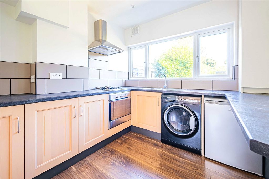 Property photo 3 of 19 Picture No. 32