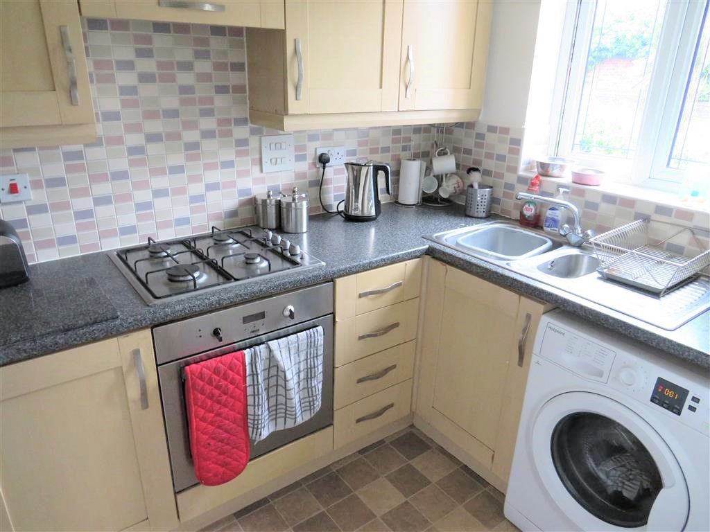 Property photo 3 of 7 Kitchen