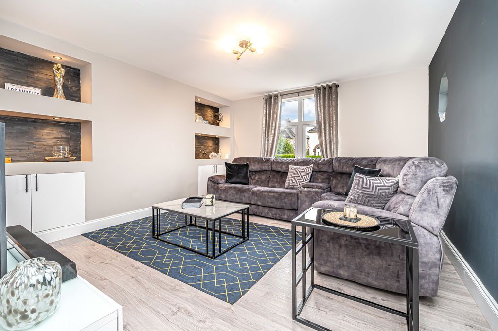 Property photo 3 of 28 Lounge