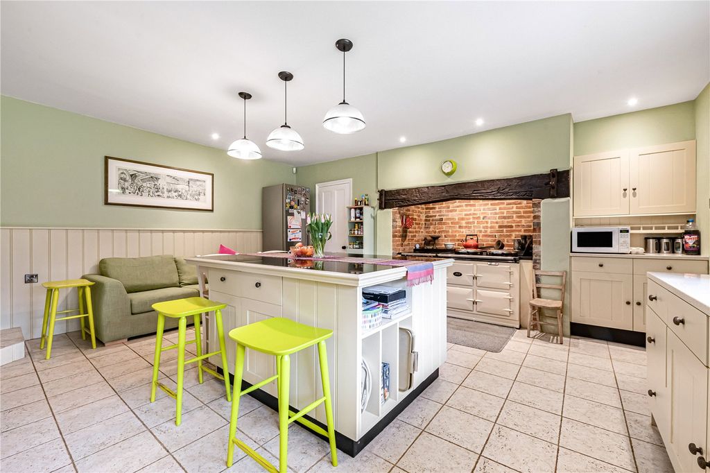 Property photo 3 of 42 Kitchen/Breakfast