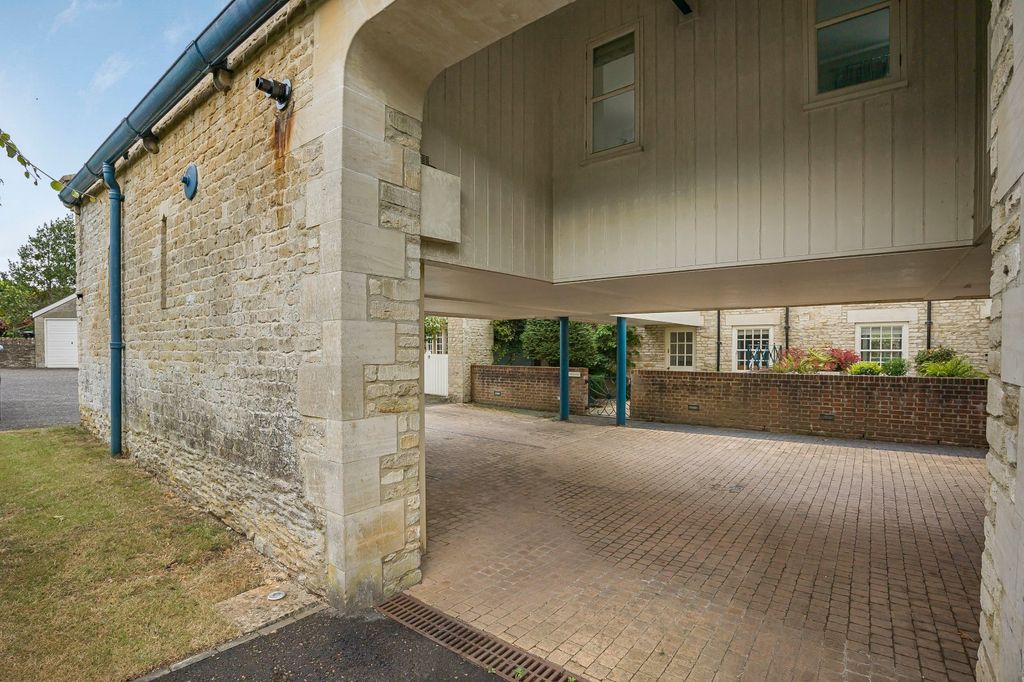 Property photo 2 of 15 Picture No. 31