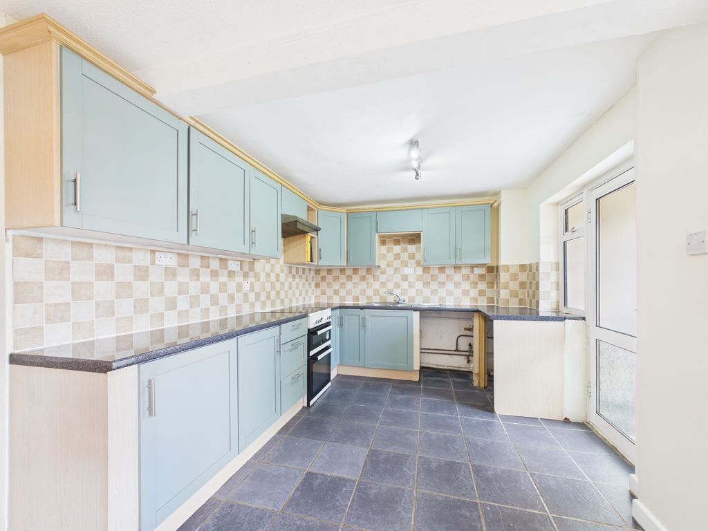 Property photo 2 of 9 Kitchen