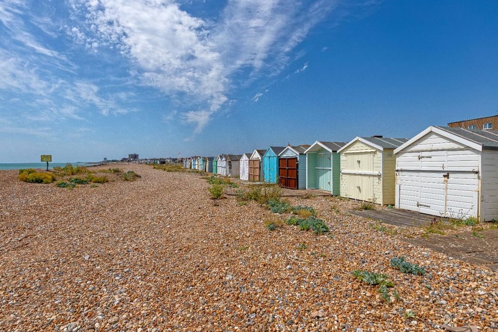 Property photo 1 of 12 Beachut_10.Jpg