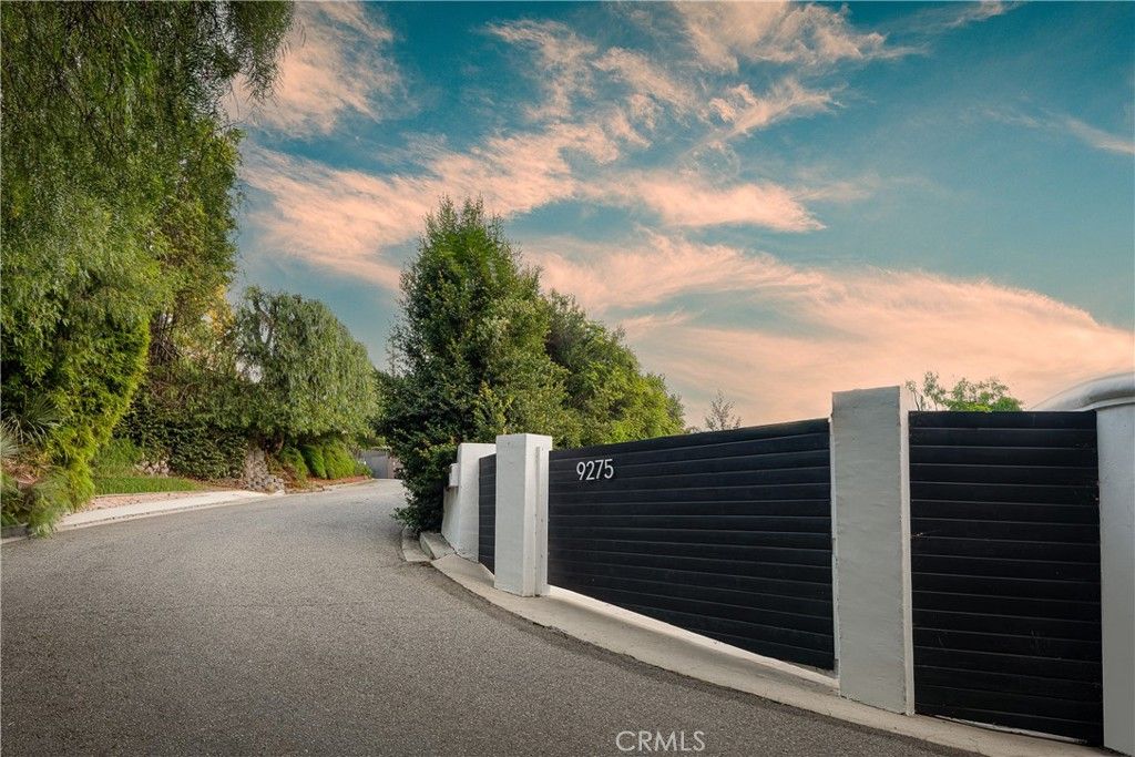 Property photo 2 of 39