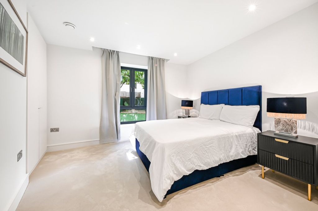 Property photo 1 of 15 Bedroom