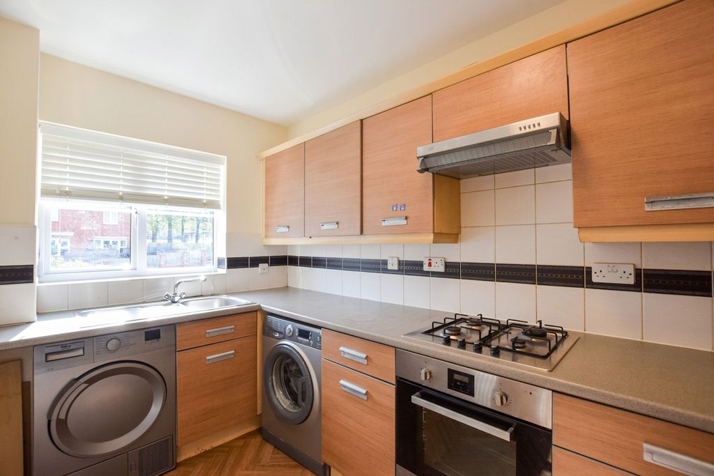 Property photo 3 of 6 Kitchen