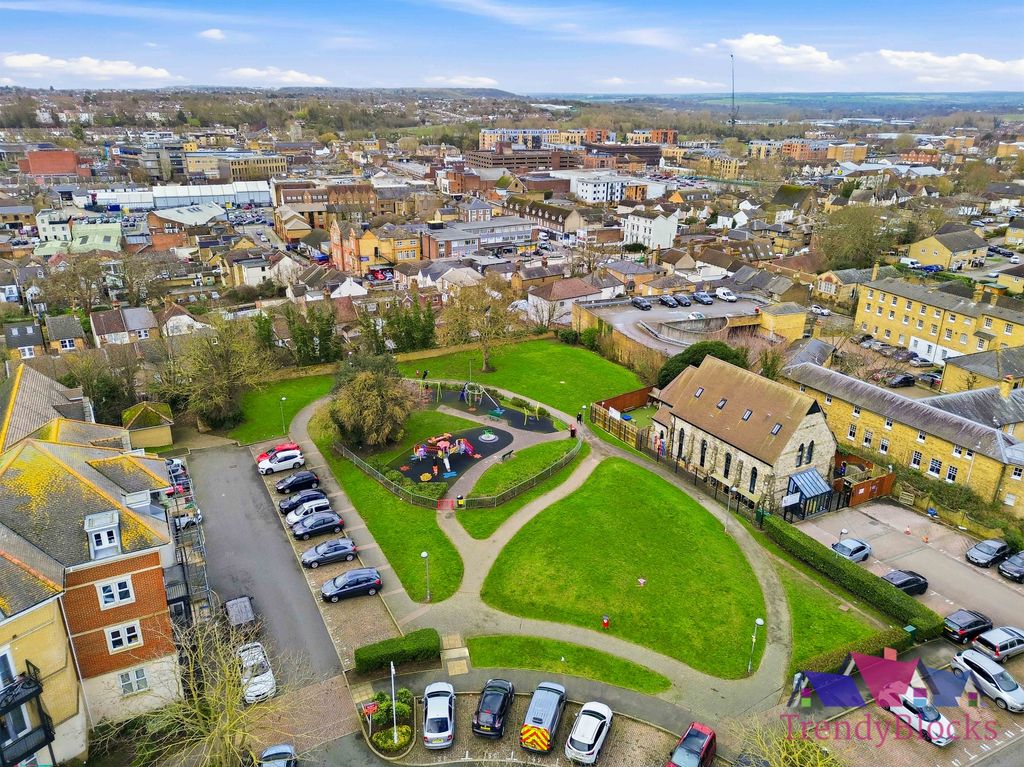 Property photo 3 of 19