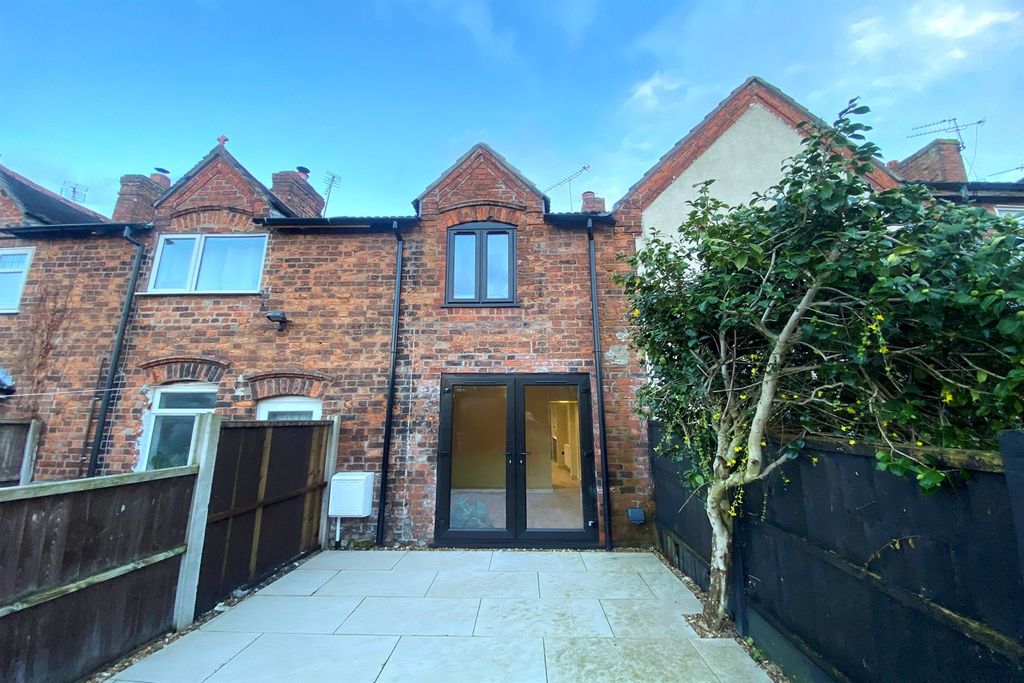 Property photo 1 of 10 (Main)