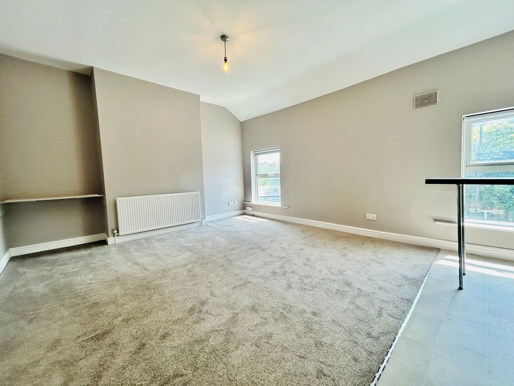 Property photo 2 of 5 Living Room