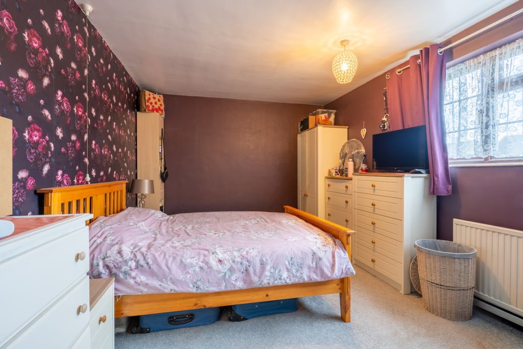 Property photo 3 of 19 3730575