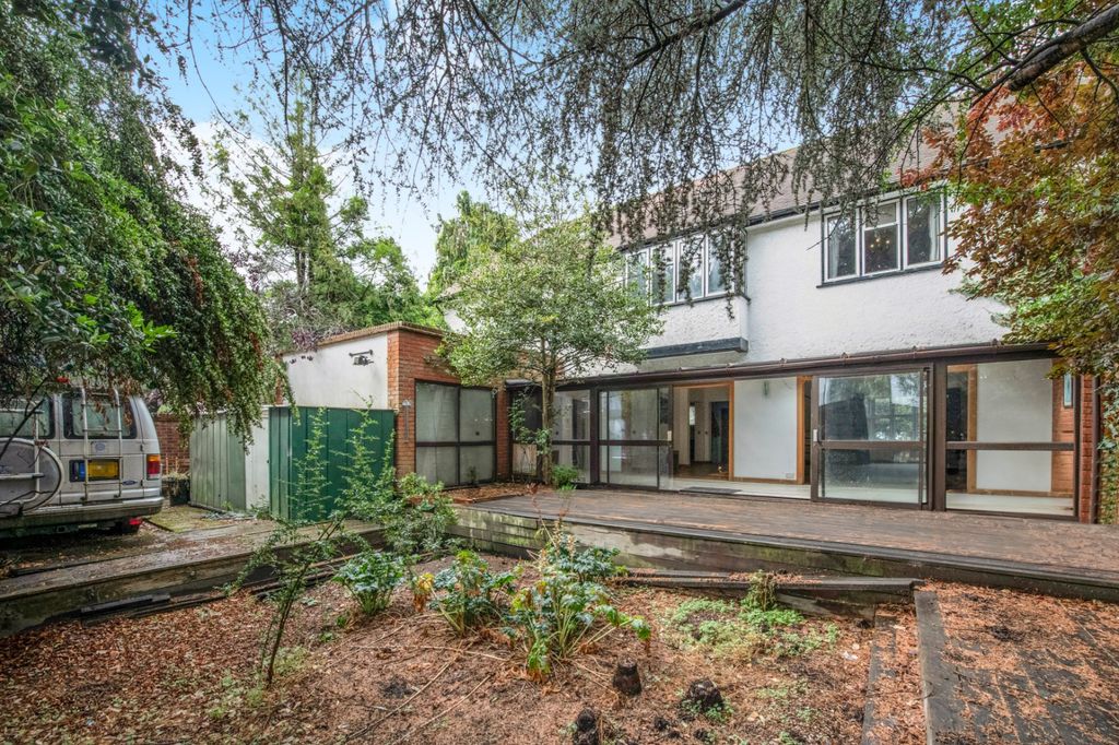 Property photo 2 of 28