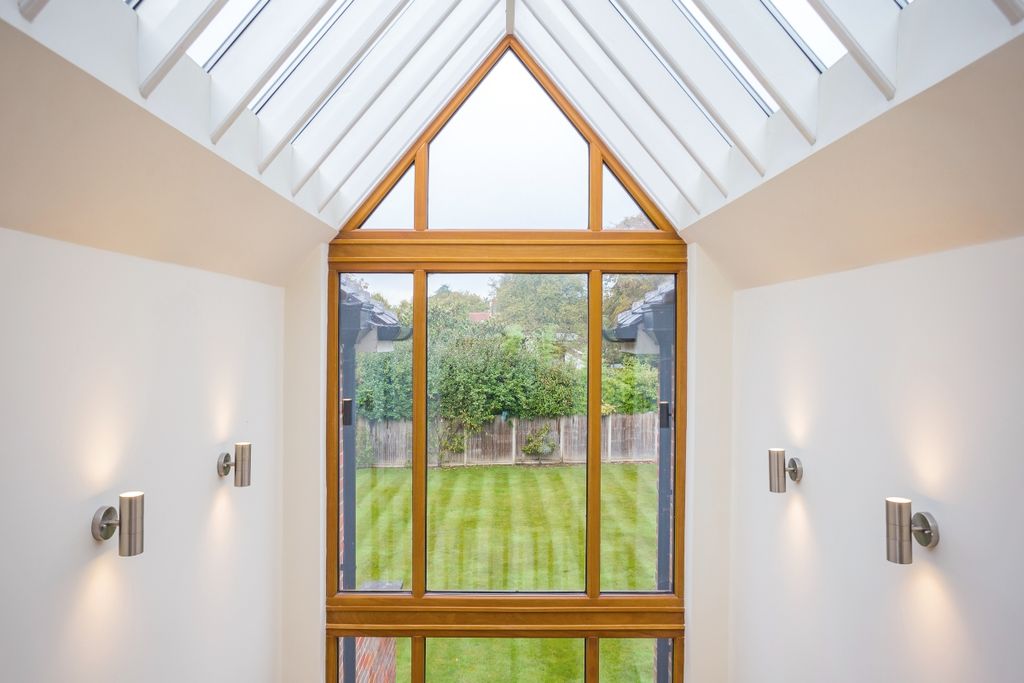 Property photo 2 of 25 6 Vicarage Way 32...