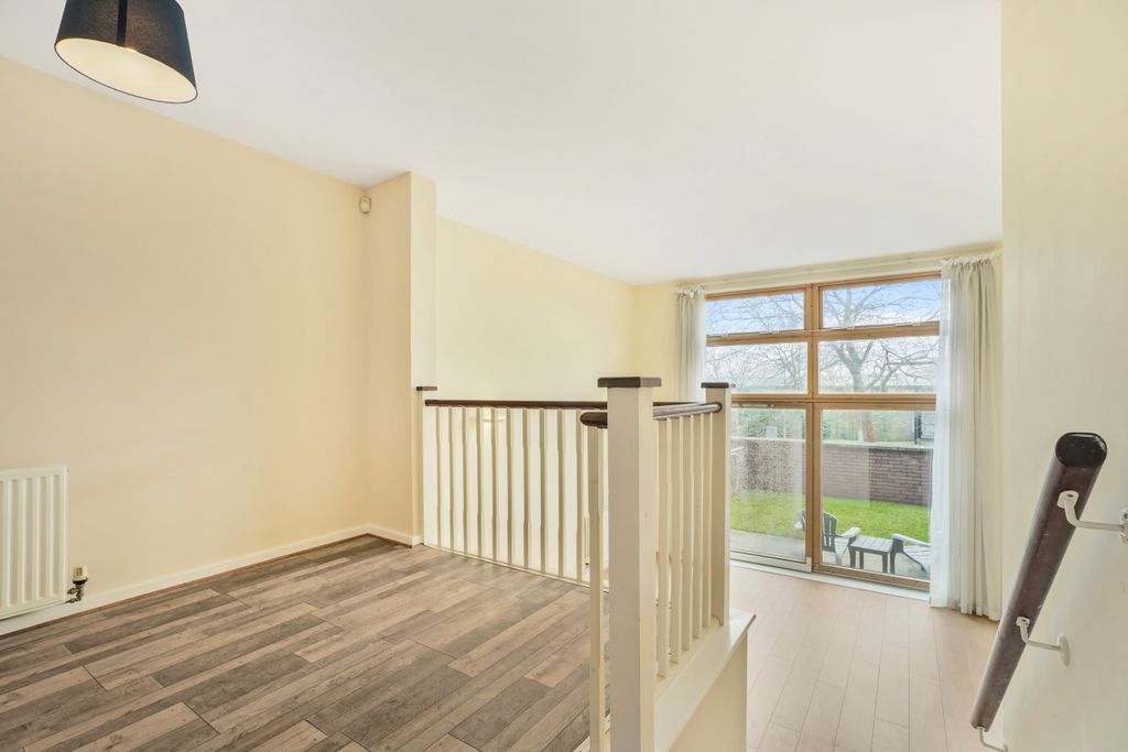 Property photo 3 of 32