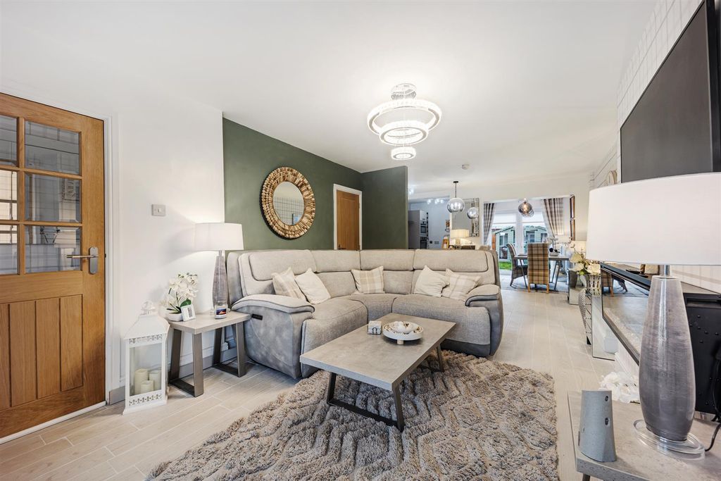 Property photo 2 of 40 1 Thorndyke Close Lounge 2.Jpg