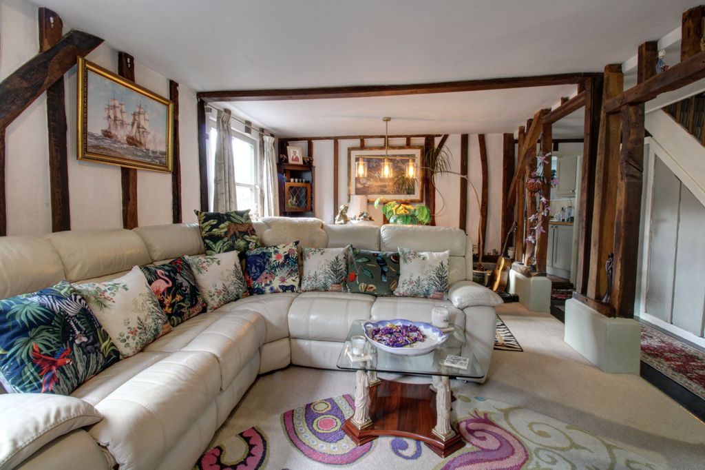 Property photo 2 of 14 Lounge