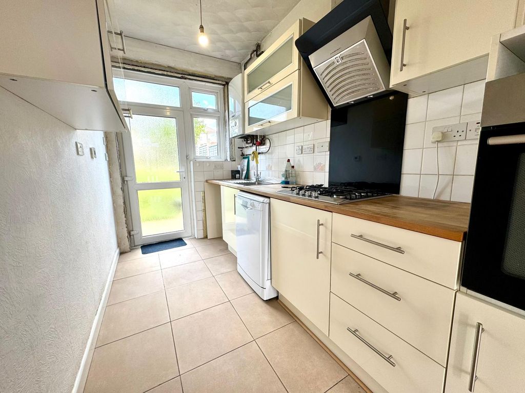 Property photo 1 of 20 Kitchen