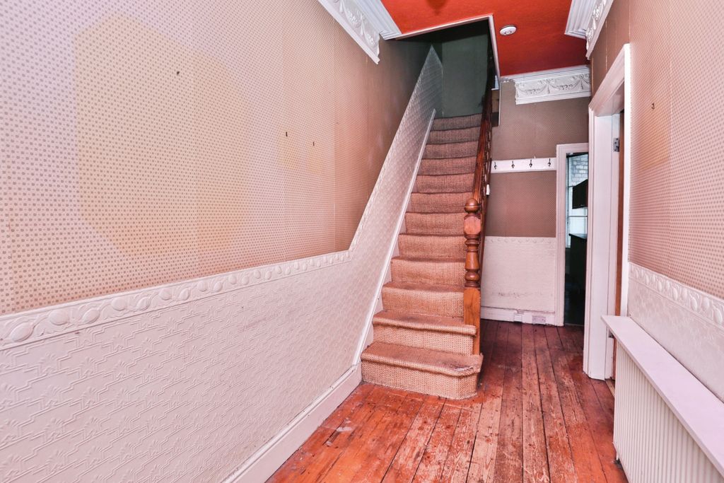 Property photo 2 of 13 8