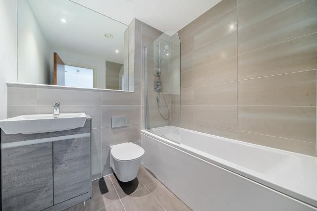 Property photo 2 of 14 Bathroom