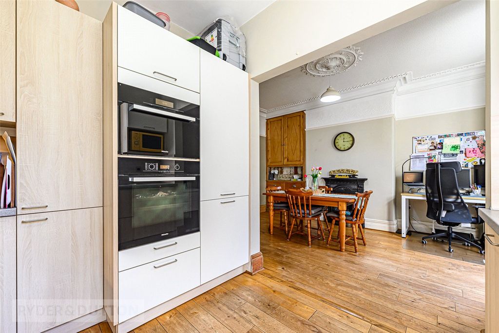 Property photo 3 of 23 Kitchen