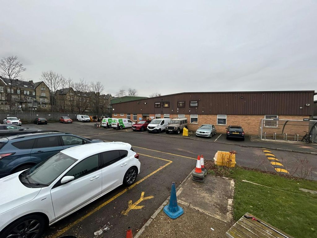 Property photo 2 of 2 912d49d2-E82c-4c00-B54E-c9490Af0Ccdd.Jpg