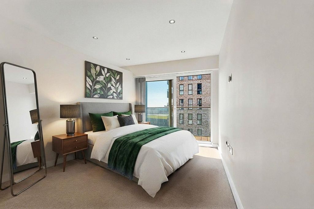 Property photo 3 of 14 Master Bedroom (With Vs).Jpg