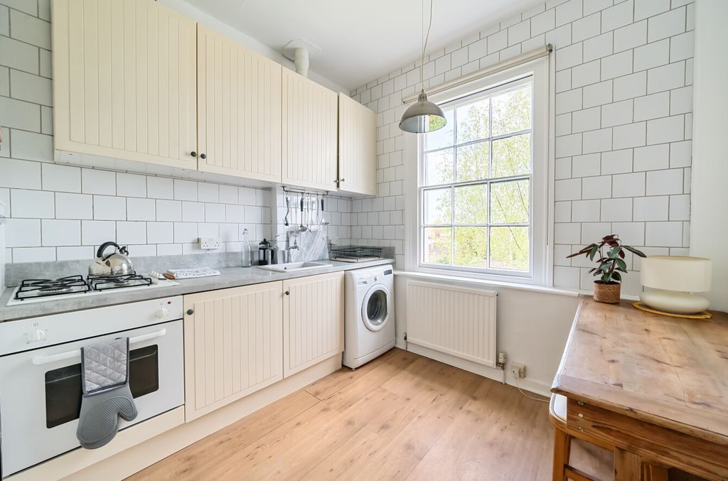 Property photo 3 of 18 Kitchen