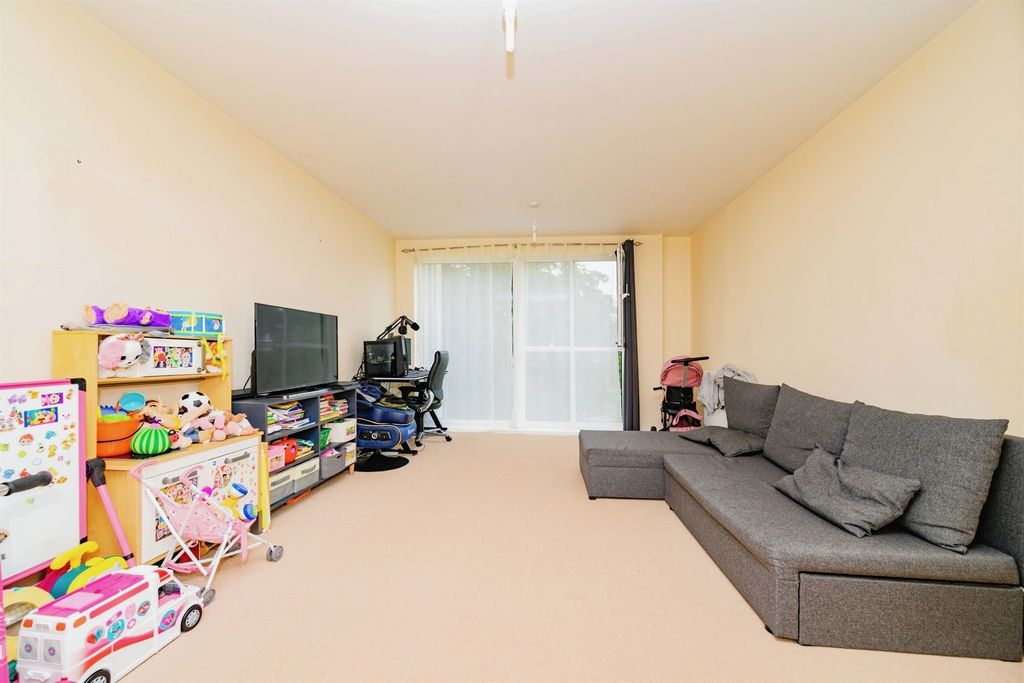 Property photo 3 of 13