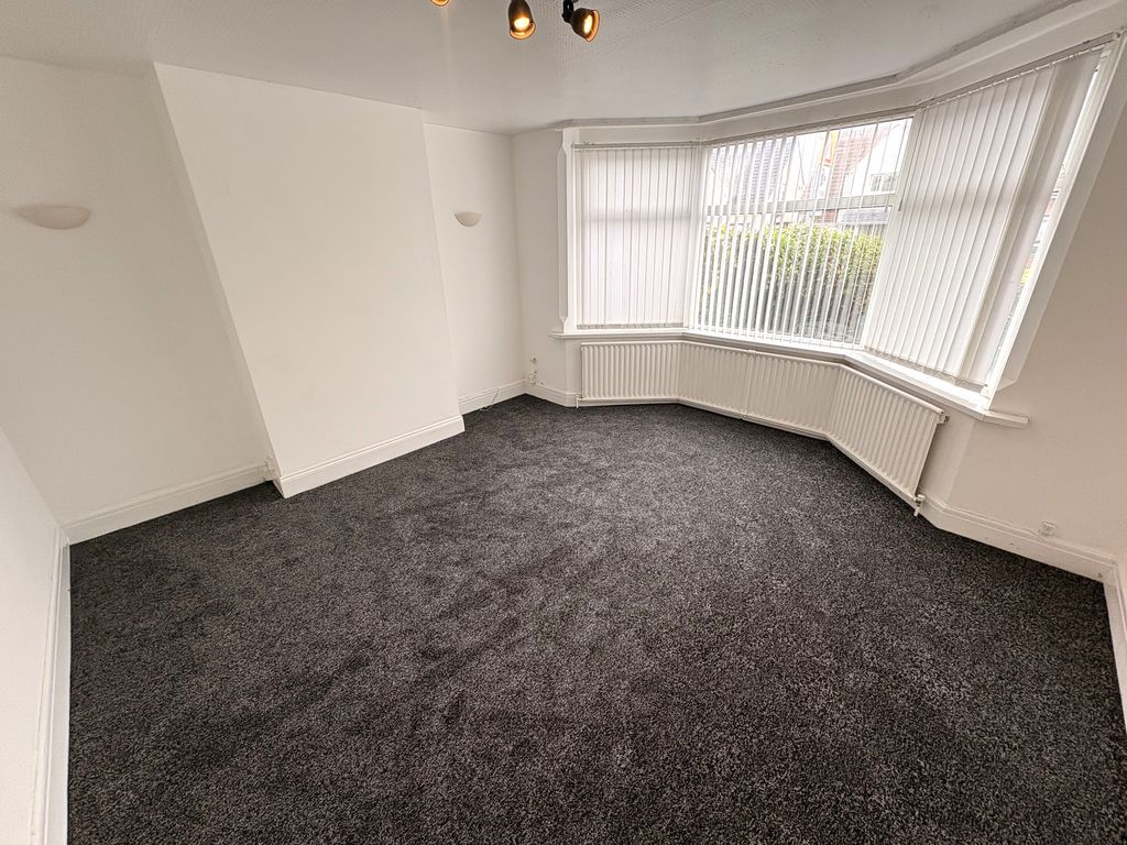 Property photo 2 of 12 Lounge