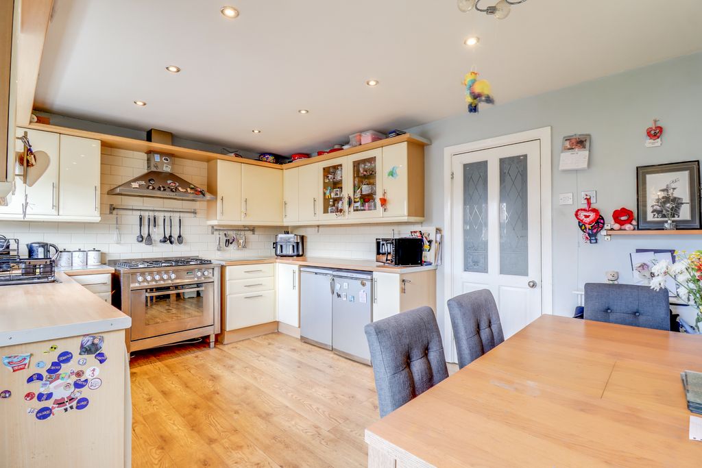 Property photo 3 of 15 Img_1713-Img_1715