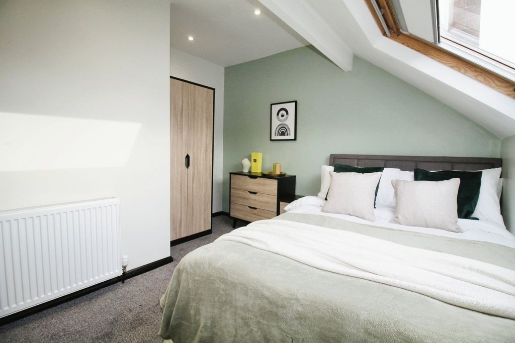 Property photo 2 of 12 Picture No. 14