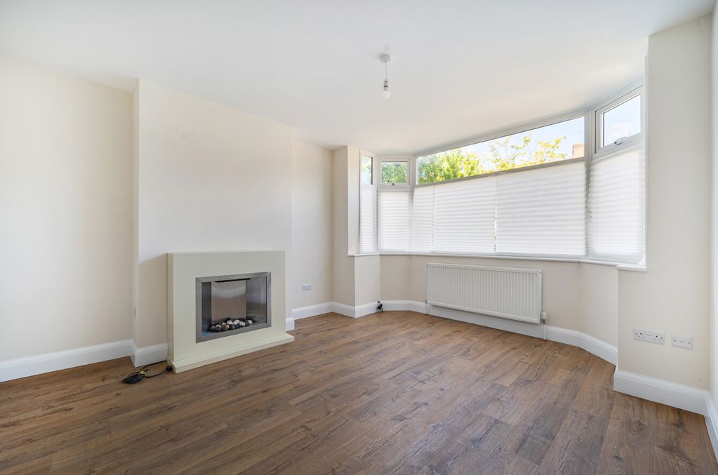 Property photo 2 of 18 1486726-21-6A4669...
