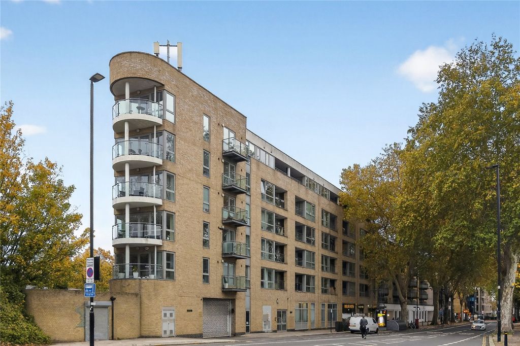 Property photo 2 of 11 Exterior