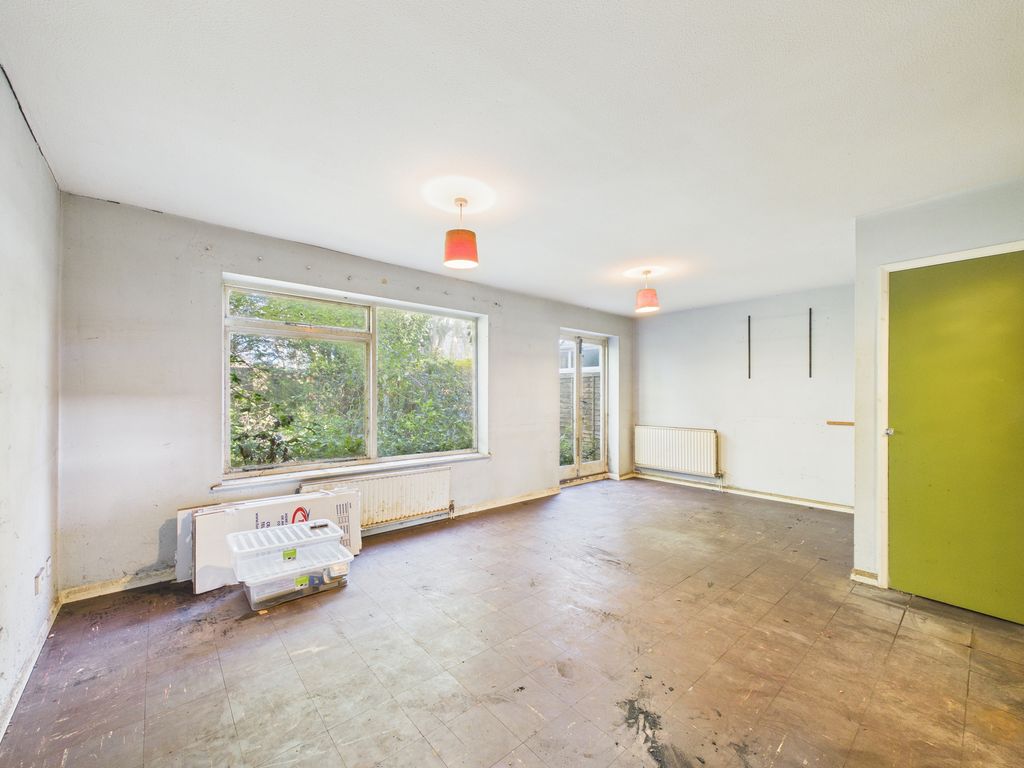 Property photo 3 of 10 Cam04018G0-Pr0492-Still001