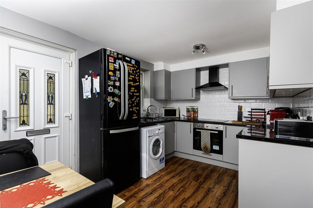 Property photo 2 of 19