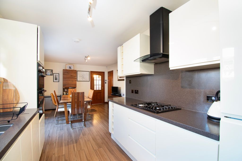 Property photo 2 of 25 Kitchen