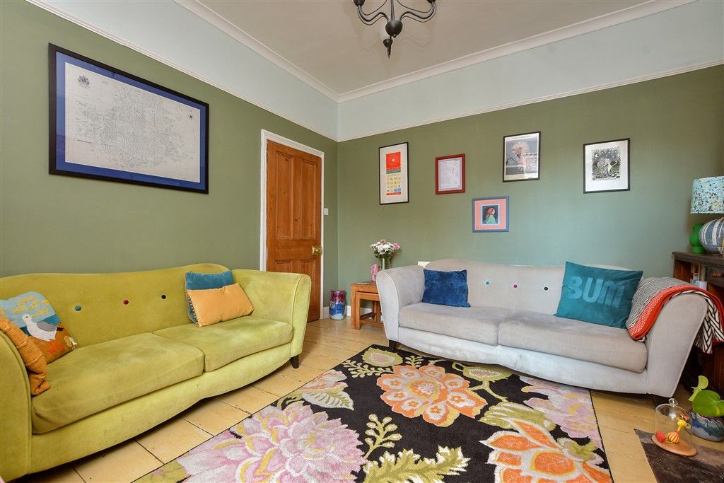 Property photo 3 of 15 Lounge