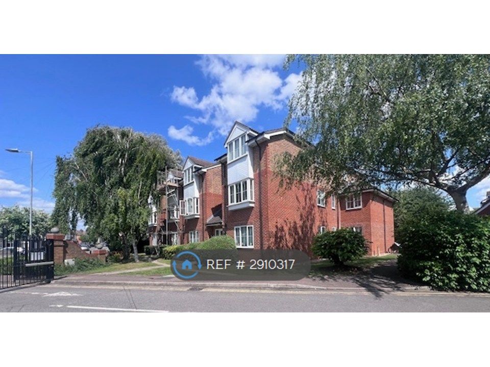 Property photo 1 of 7 Holm Oak Park