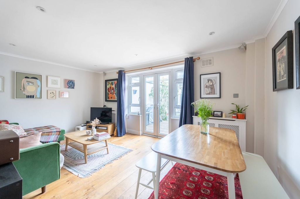 Property photo 2 of 11