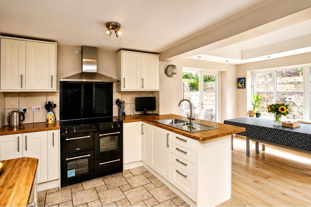Property photo 2 of 29