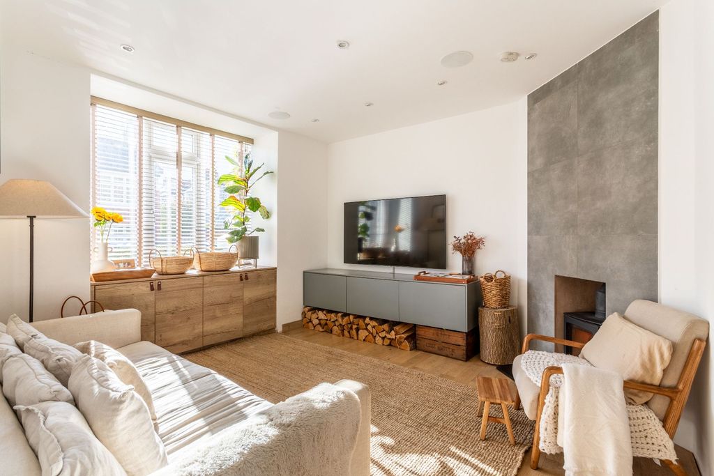 Property photo 3 of 24