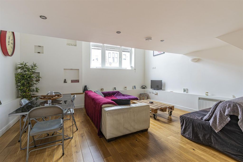 Property photo 3 of 14 The Lansdowne 1-5.Jpg
