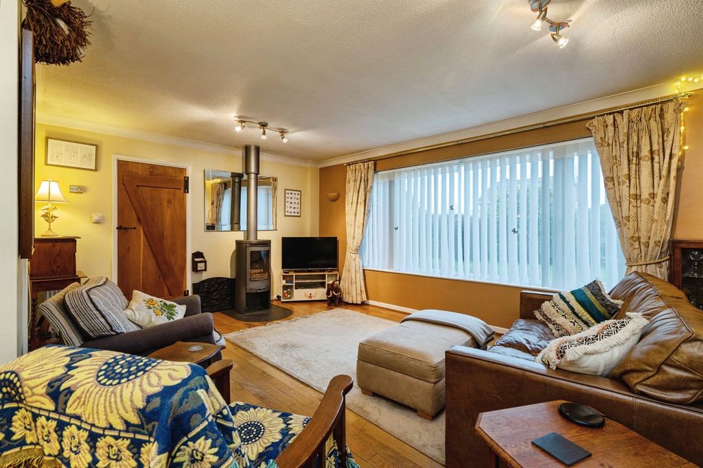 Property photo 2 of 25