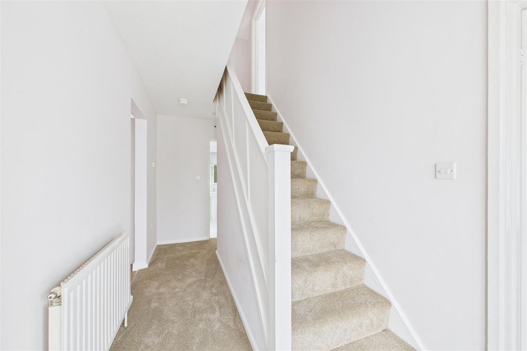 Property photo 3 of 16 Entrance Hall