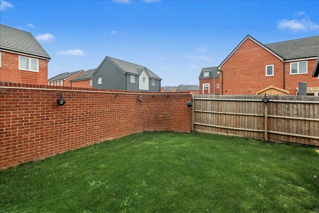 Property photo 2 of 2 Gardens