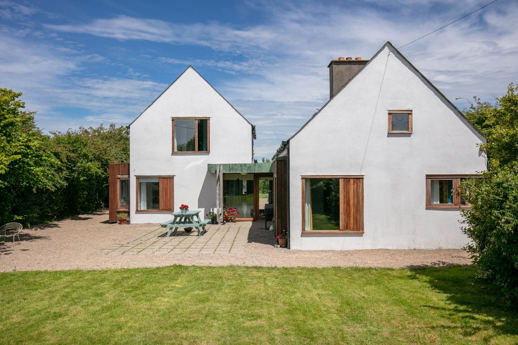 Property photo 2 of 32