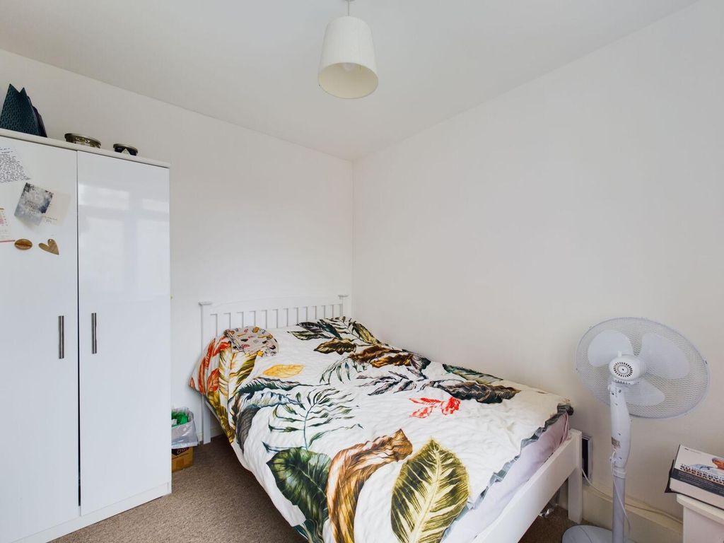 Property photo 2 of 8 Bedroom