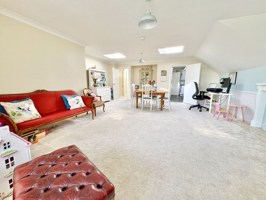 Property photo 3 of 24