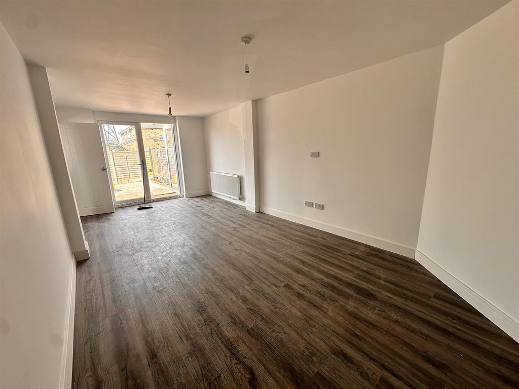 Property photo 2 of 9 Reception