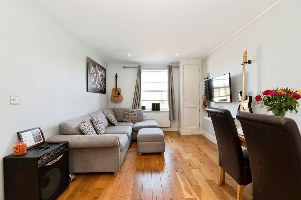 Property photo 2 of 12 Pbox-Img.Jpg